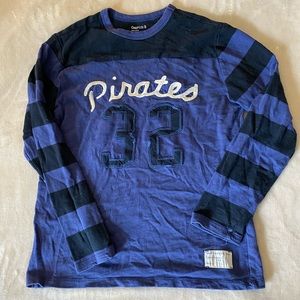 Detailed embroidered boys shirt.